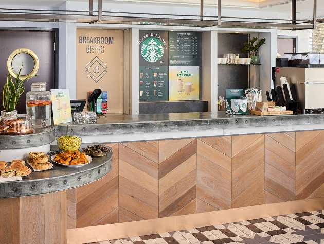We Proudly Serve Starbucks 星巴克咖啡服務櫃檯